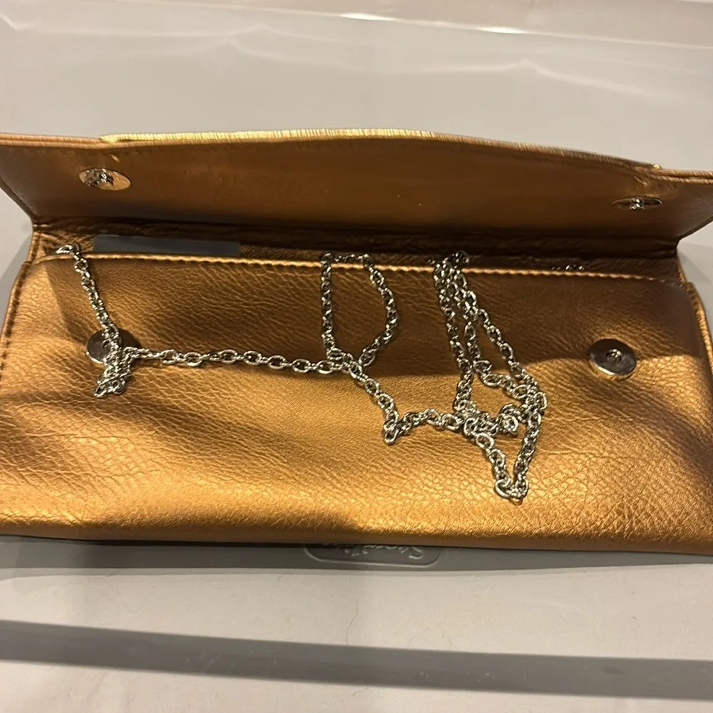 2Chique Boutique Women's Kiss Mark Bronze Clutch